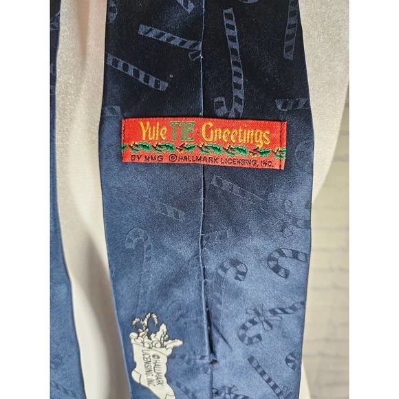 Vintage Hallmark Mens Christmas Tie Yule Tie Greetings Blue Reindeer Silk‎ - Picture 4 of 5